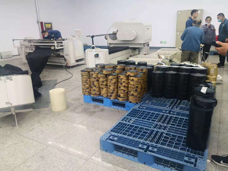 褲子生產(chǎn)現(xiàn)場