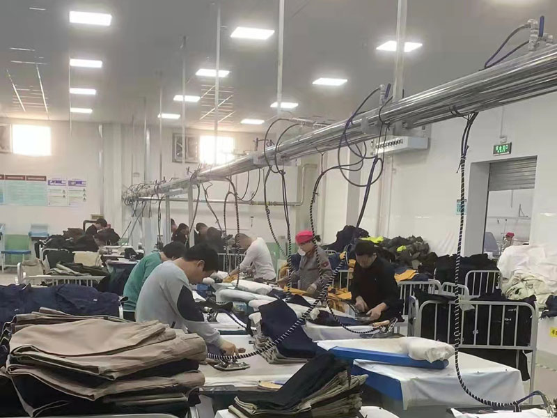 褲子生產(chǎn)現(xiàn)場