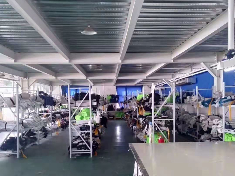 羽絨服生產(chǎn)現(xiàn)場